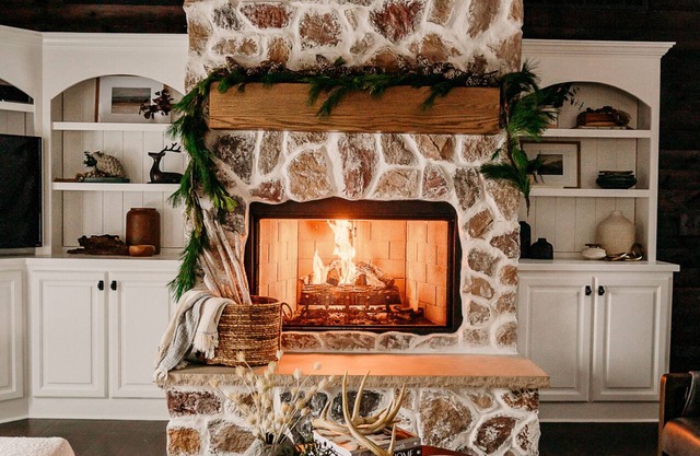 The Alpine House | Ski in/Ski out | Private Hot Tub | Sleeps 16 | 4 Bedroom