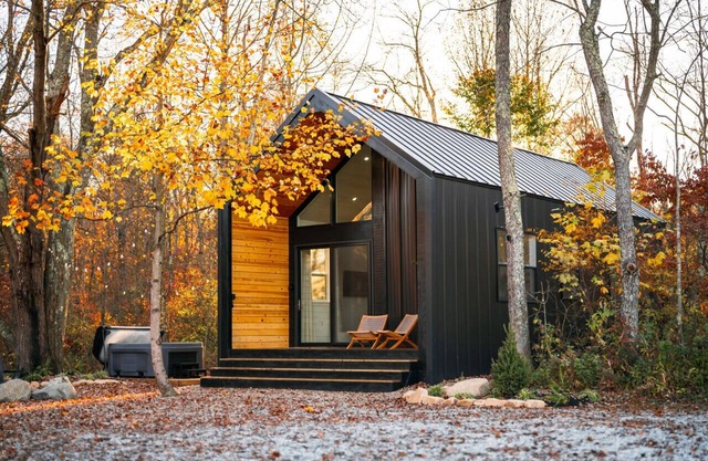 The Alpine | Luxury Design + Hot Tub | Fire Pit | Romantic