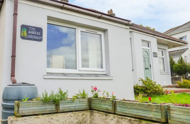 THE ANNEXE, LABURNUM, with a garden in St. Austell