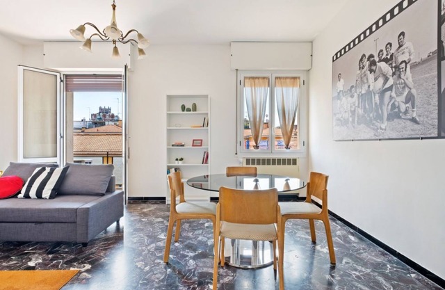 The apartment is located on the fourth floor of a building with a lift, not suitable for the disabled.It comfortably accommodates six people in 102 square meters of space, with a double bed, two single beds and a sofa bed in the living room.Complete with