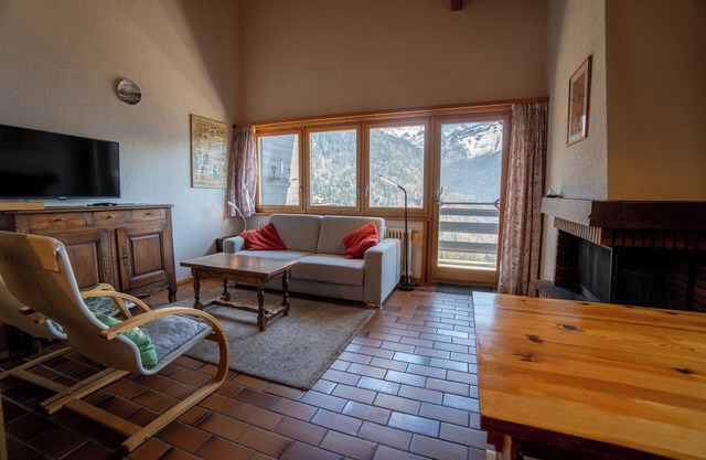 The apartment is located below the road to Villars halfway to the village of Gryon and the Barboleus