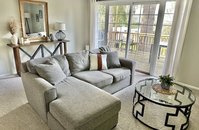 The Applewood Suite - Walk to Hiking Trails!