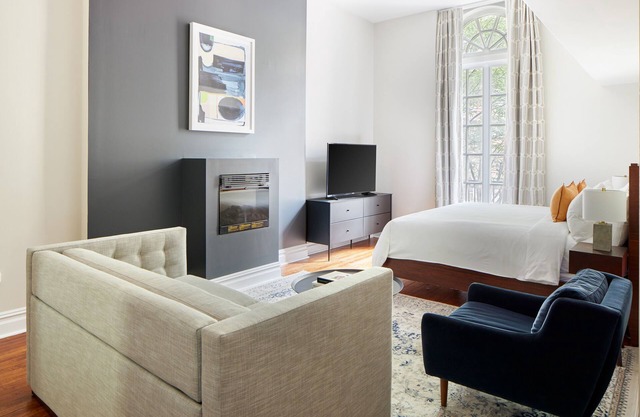 The Arco powered by Sonder | Superior King Room