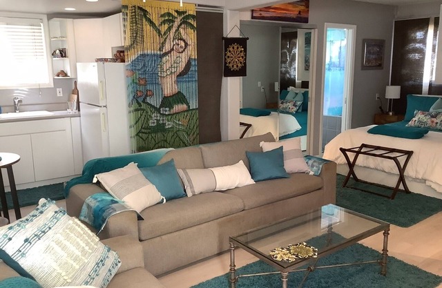 The Art Home. Steps to the Sand in Newport Beach
