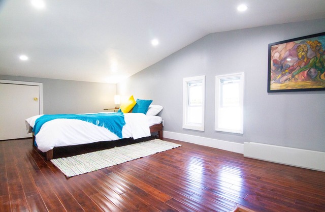 The Artsy Attic - Beautiful and Spacious