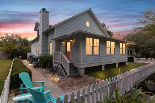 The B.E.A.C.H. House. - 540 Magnolia Ave