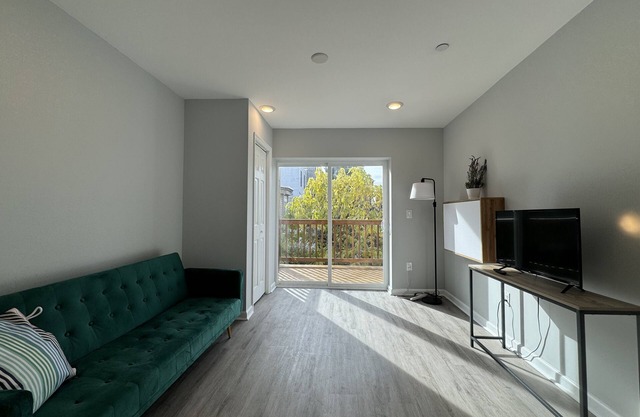 The Balcony At Brewerytown Philly Philadelphia 1BR/1Bath HVAC,HDTV W/D INUNIT