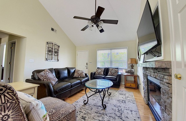 The Barefoot Cottage 53. Pet friendly with fee, NEW HOT TUB