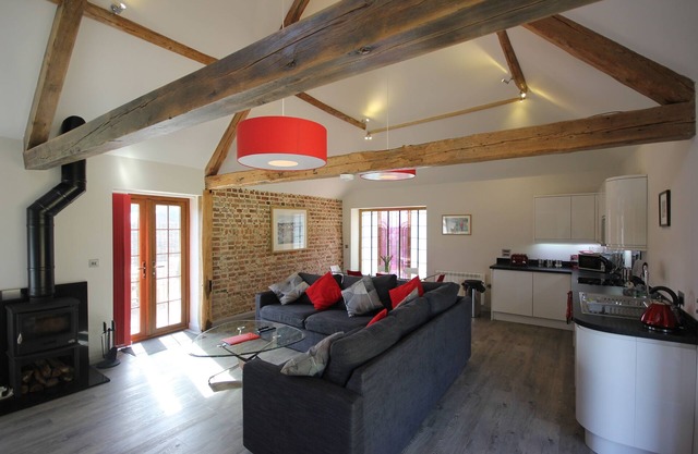 The Barn At Flintstone Cottages Near Chichester Goodwood Sleeps 4/6