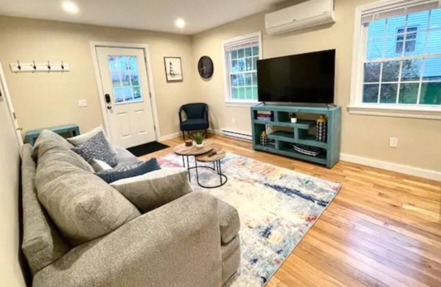 The Bath House - 2 Bedroom - Bowdoin, Mins to DNTN