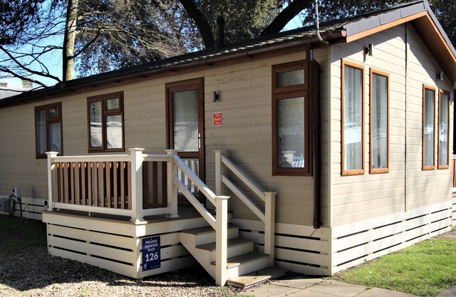 'The Beach Hut' - a lodge by the beach on Sandhills Holiday Park, Mudeford