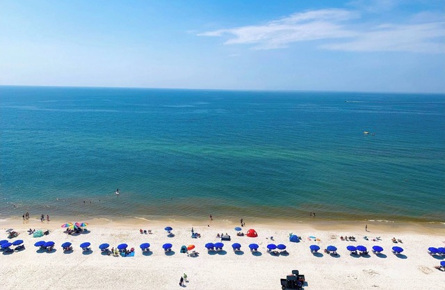 THE BEACH IS OPEN ALL YEAR! nStart Planning Your Fall and Winter Vacation Today!