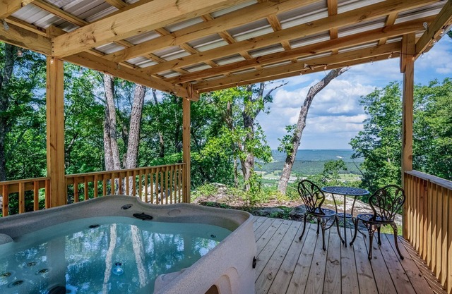 The Bear Necessities Cabin | On Brow | Hot Tub | WiFi | Fire Pit | Dog Friendly