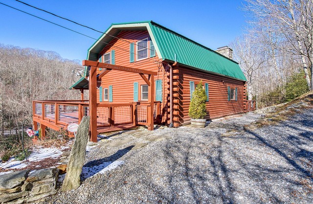 The Bear's Cave | Pet-Friendly Log Home with Mountain Views and Hot Tub