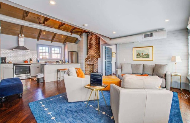 The Beat | 2BR in the Heart of Downtown Charleston