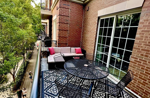 “The Beehive” - Private Balcony Overlooking Main Street in Downtown Greenville