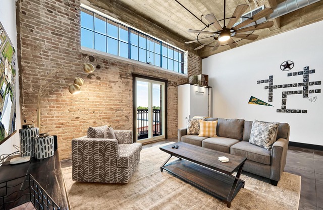 The Beehive - The Buzz of Downtown Waco