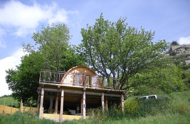 The Big Pine Cone in the 3 Trees, Agnone, Molise. 4* comfort in the tree house