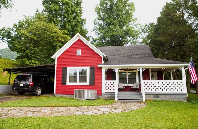 The Biketrail Bungalow-easily accessible and convenient to everything