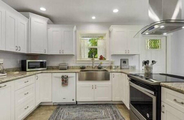 The Bird House - Pet Friendly Vacation Rental Home