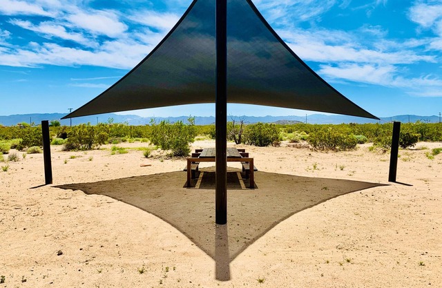 THE BIRD'S NEST - A modern, secluded & quiet Joshua Tree home