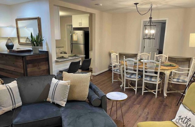 The Blue Bungalow- sleeps 7