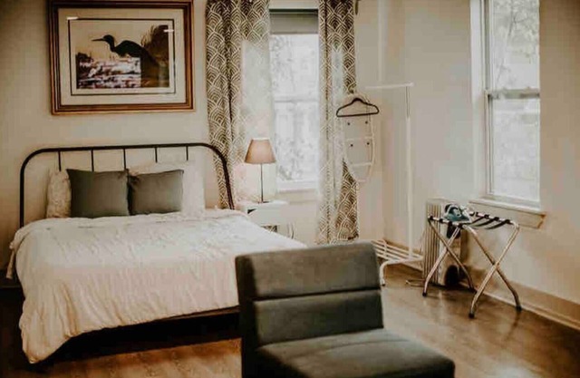 The Blue Heron-elegant urban studio in city center