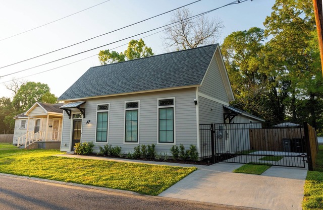 The Blue Heron Haven—your perfect getaway just minutes from the heart of LSU!