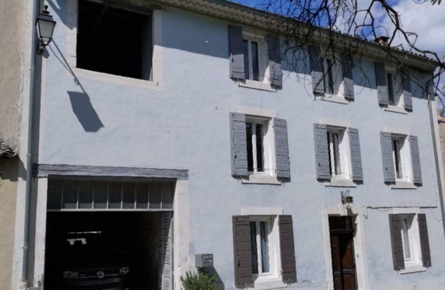 The blue house, beautiful holiday home in the heart of Provence
