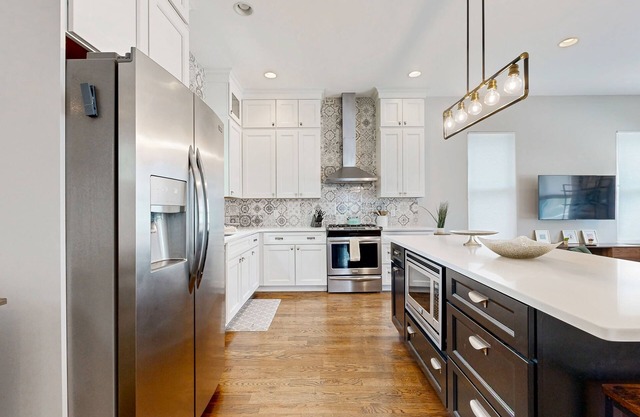 The Blue Jewel home with central AC, WiFi, firepit, and full kitchen