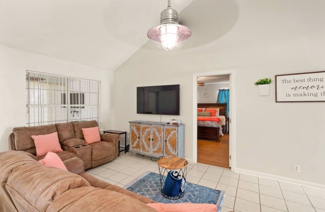The Blue Pearl | 3 Bed, 2 Bath