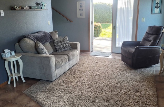 The Blueberry House. A spacious 2 story, 3 bedroom, 2.5 bath home in Brookings.