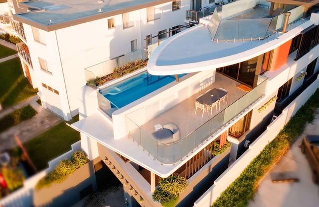 The Boathouse Executive Luxury House in Curl Curl