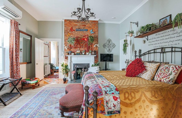 The Bohemian Suite: Walk Downtown!