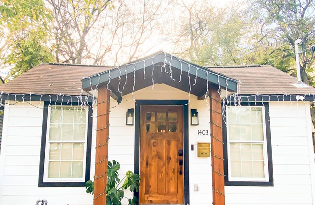 The Boho Cottage Minutes to Downtown Austin and The Lake