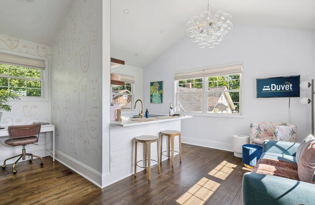 The Bow | Couples' Oasis in Park Circle