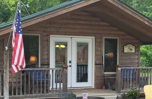 The Bunkhouse at Lobo Landing Resort Located on the Little Red River!