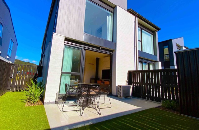 The Burrows Hutch – Wanaka Holiday Home
