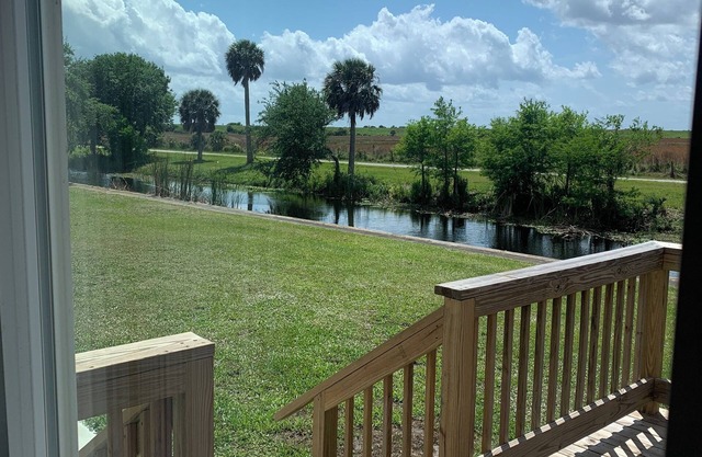 The Canal House Charming 2-bedroom house with AC, WiFi in fabulous Okeechobee