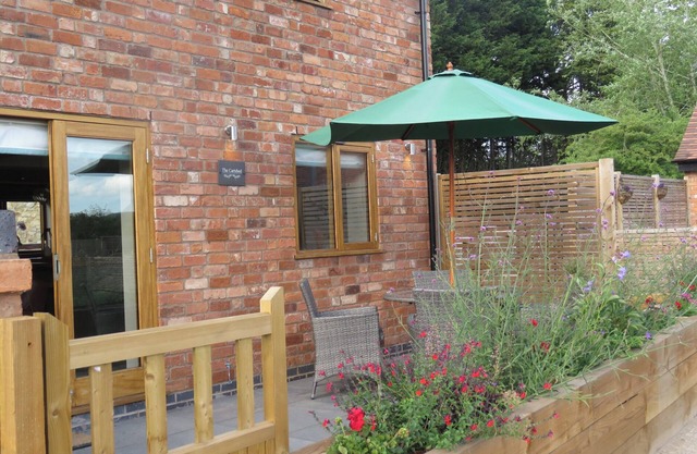 THE CARTSHED, pet friendly in Defford