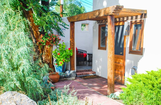 The casita is a little getaway 2 blocks from Taos Plaza with free WiFi!