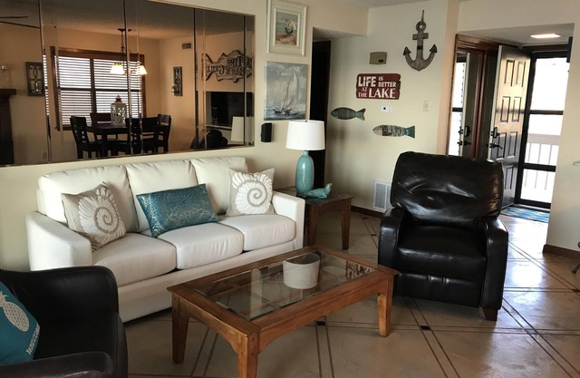 The Catalina! Best views on Lake Hamilton! BEST Location! WATER FRONT with Pool!