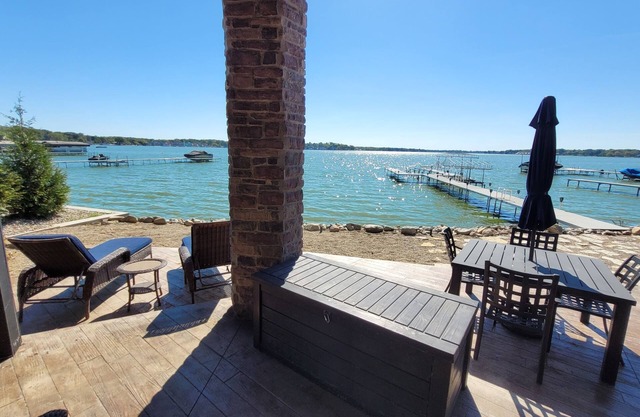 "The Cedar Lake Escape" is a lakeside retreat offering 5 bedrooms and 3 baths.n