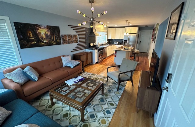 The Celadon Art Loft & Gallery - Unique 2 BR, 1 Bath in the Arts District