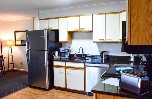 The Central Downtown Inn & Suites