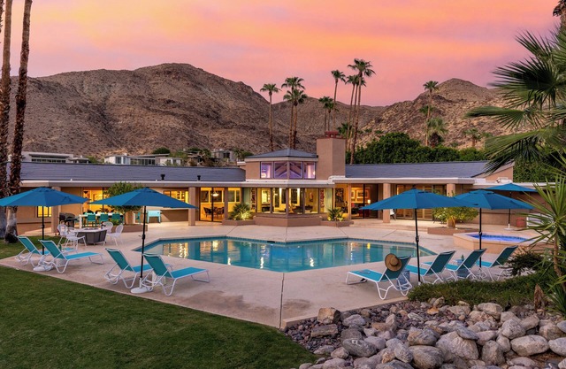 The Clipper Club - Vibrant Palm Springs Luxury Retreat