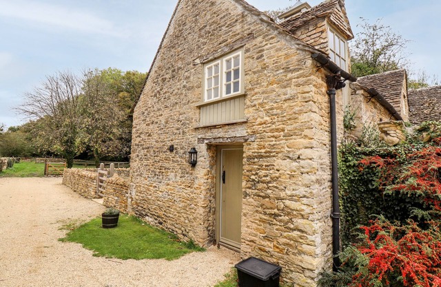 THE CLOCK TOWER, family friendly in South Cerney, Cotswolds