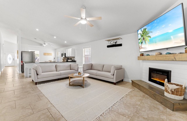 The Coastal Corner - Golf Cart - 2 Min To Private Beach