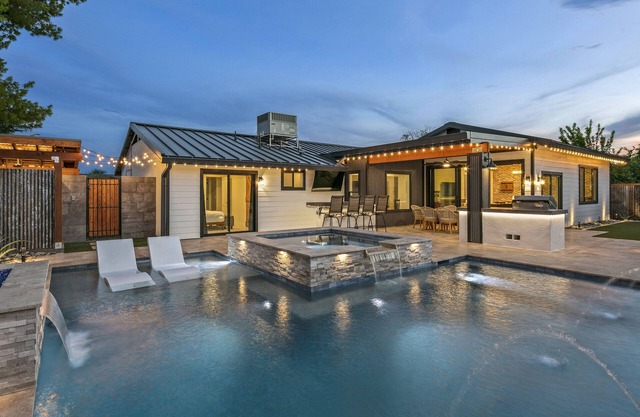 The Copper Haven: Luxurious Heated Salt Pool & Spa w/Game Room