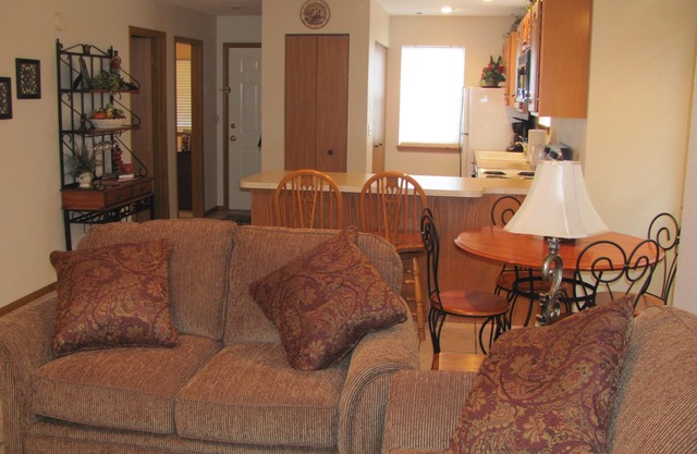 The Cove on Indian Point next to Silver Dollar City! Beautiful View! Walk-In!